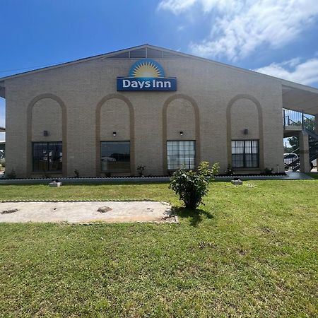 Days Inn & Suites By Wyndham - Canton First Monday Trade Days Экстерьер фото