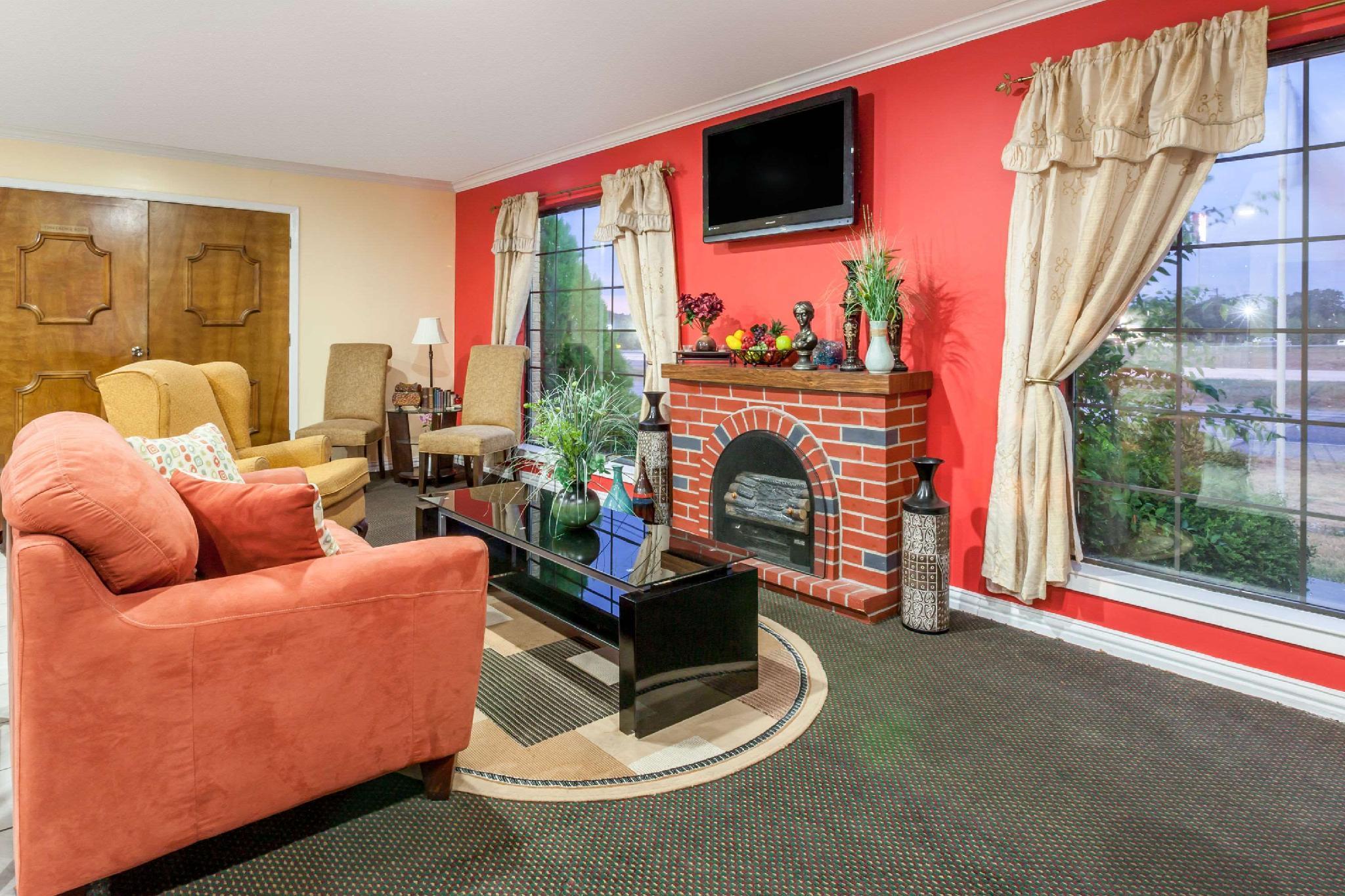 Days Inn & Suites By Wyndham - Canton First Monday Trade Days Экстерьер фото