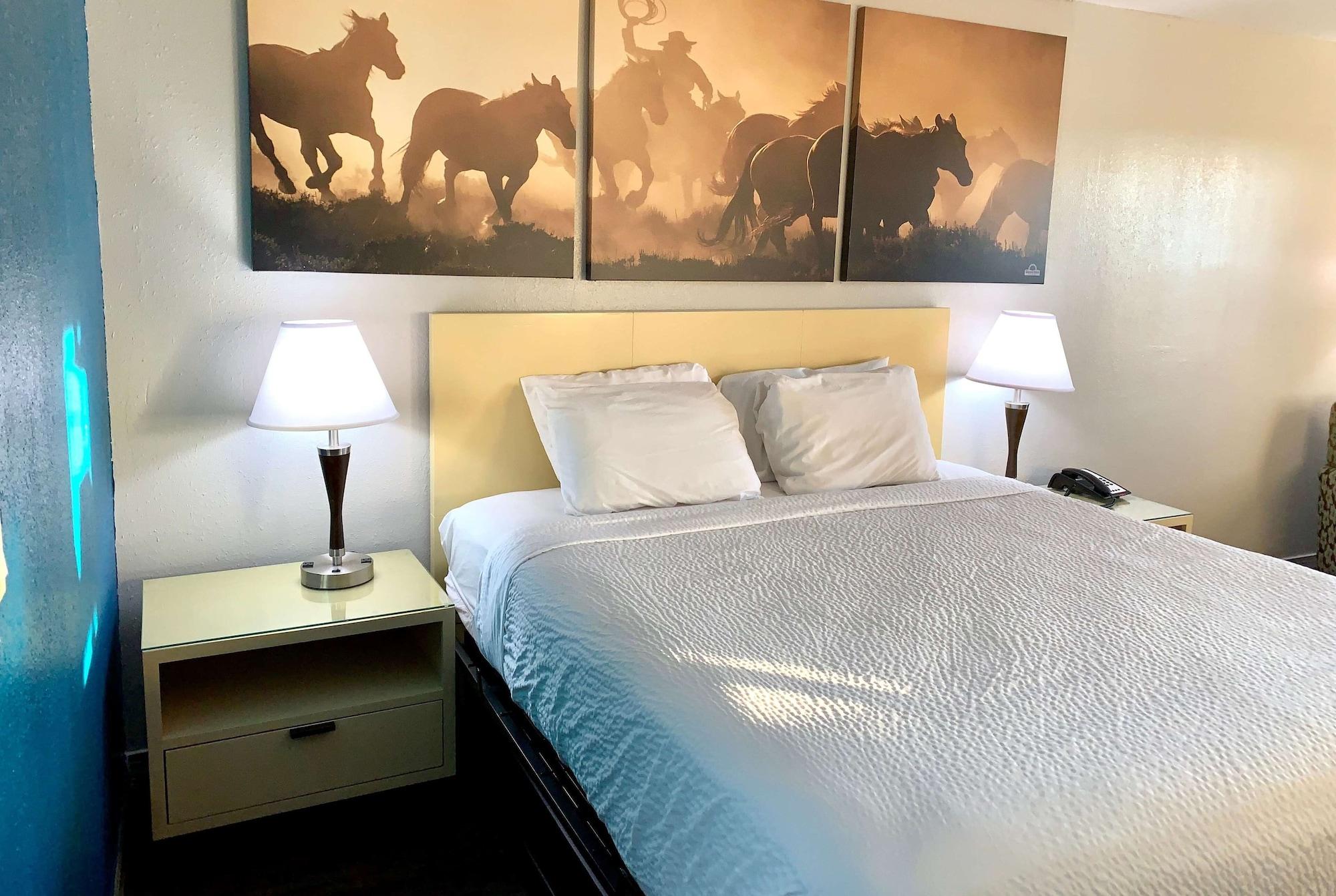 Days Inn & Suites By Wyndham - Canton First Monday Trade Days Экстерьер фото