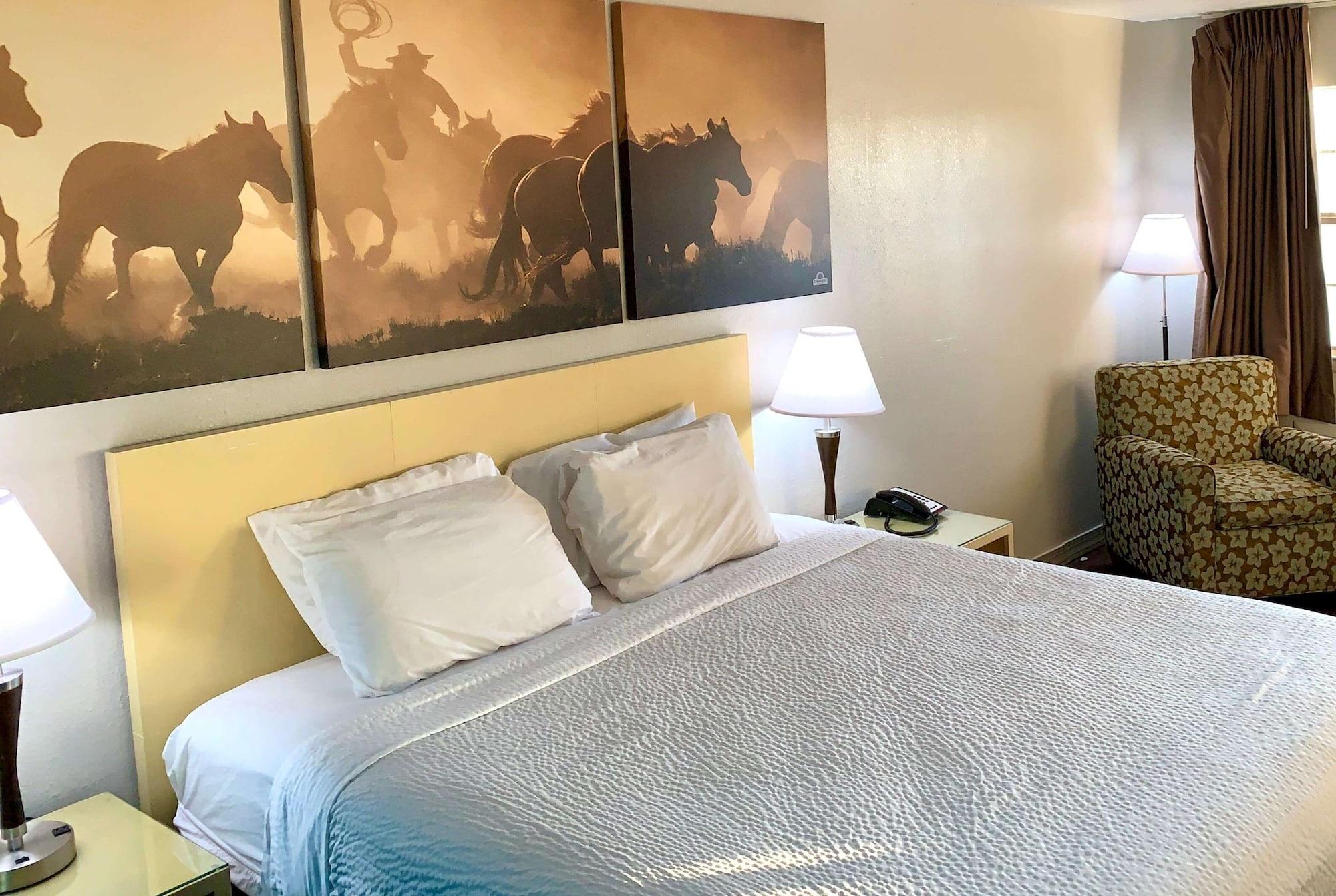 Days Inn & Suites By Wyndham - Canton First Monday Trade Days Экстерьер фото