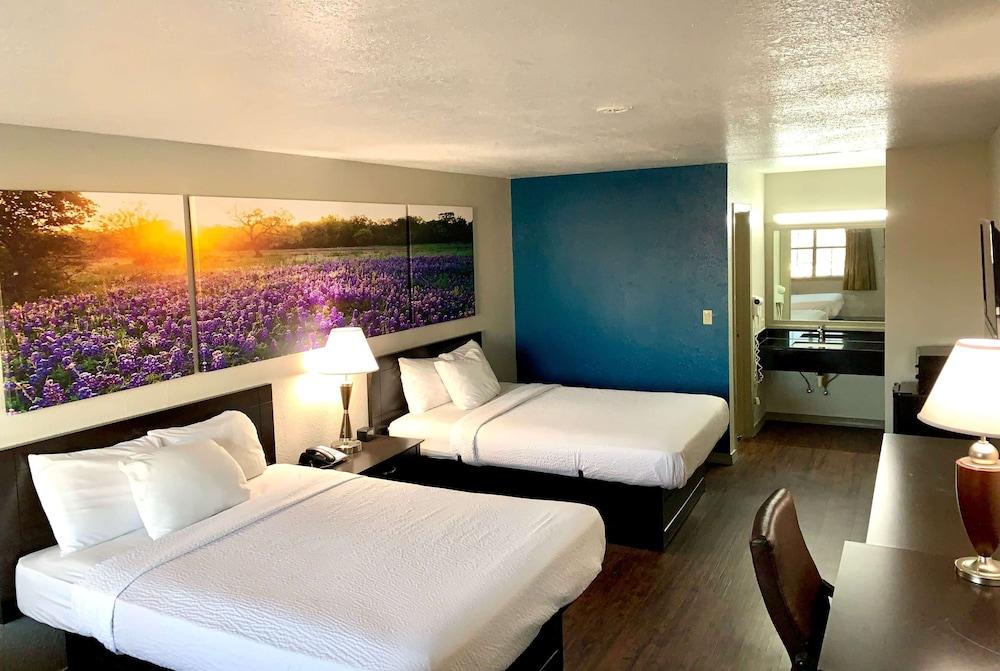 Days Inn & Suites By Wyndham - Canton First Monday Trade Days Экстерьер фото