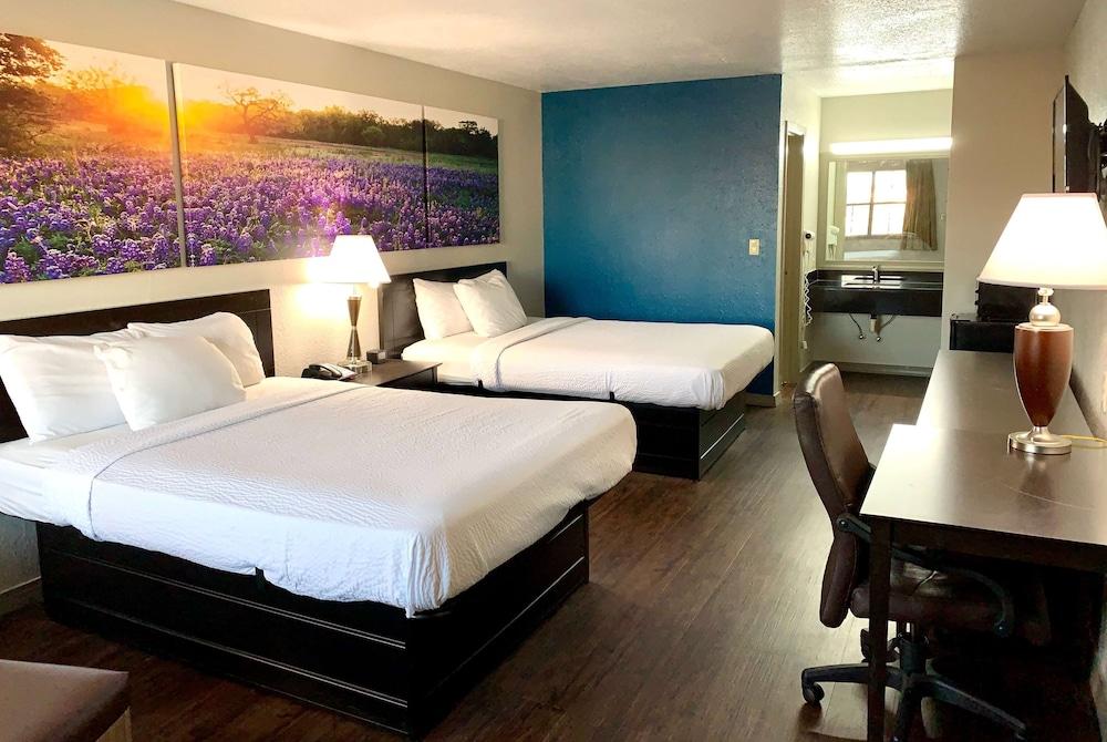 Days Inn & Suites By Wyndham - Canton First Monday Trade Days Экстерьер фото